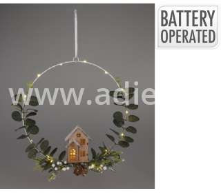 Ajtódísz Téli koszorú házikóval LEDes 35cm